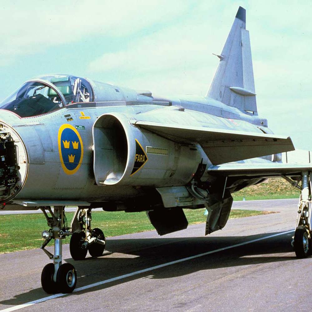 Planet Gripen som kan användas för jakt-, attack- och spaningsuppdrag – därav prefixet JAS. Ur Ericssons arkiv hos Centrum för Näringslivshistoria.