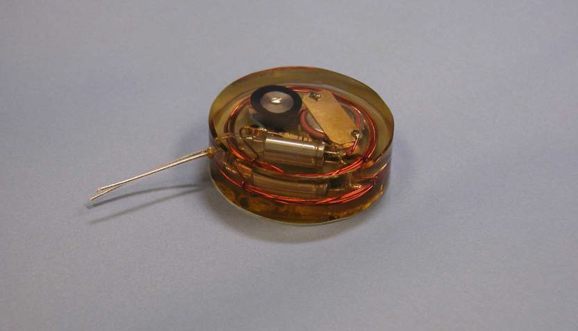 Den första pacemakern designad av ingenjören och läkaren Rune Elmqvist 1958. Ur St. Jude Medicals arkiv hos Centrum för Näringslivshistoria.