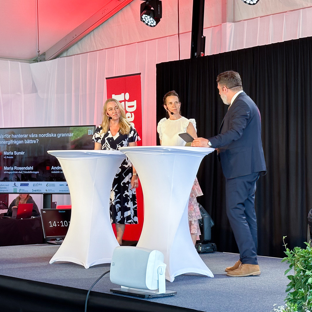 Foto: fr vänster, Maria Sunér, vd Svemin, Maria Rosendahl, näringspolitisk chef Teknikföretagen, Anderas Johansson, redaktör Dagens industri.