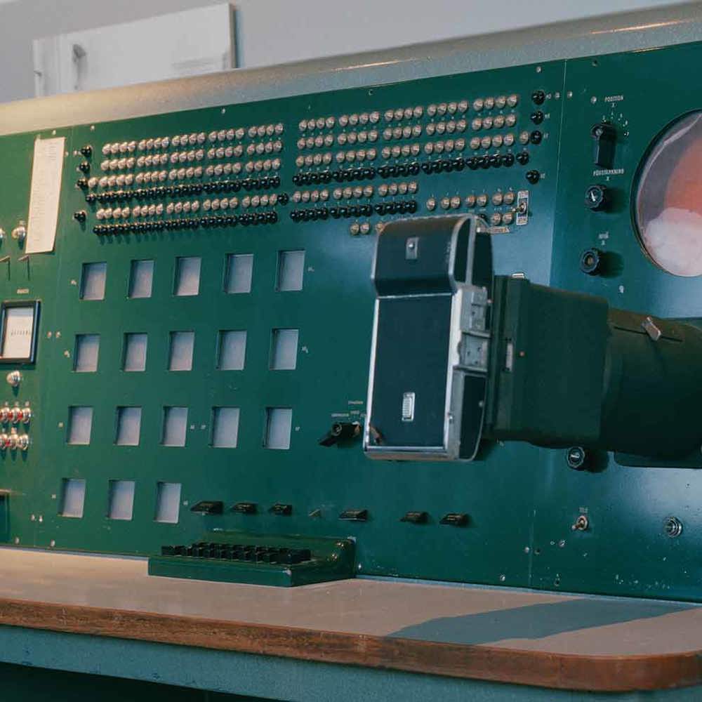 Manöverbord till Sveriges första elektroniska datamaskin Besk. Foto: Truls Nord/Tekniska museet.