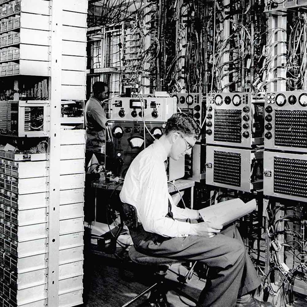 Utbyggnaden av telefonnätet ställde allt högre krav på systemen. Här genomgång av koaxialsystem 1951. Ur Ericssons arkiv hos Centrum för Näringslivshistoria.