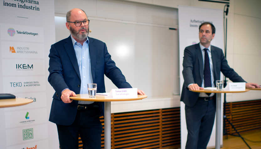 Tomas Undin, förhandlingschef på Teknikföretagen, och Per Widolf, förhandlingschef på Industriarbetsgivarna, under pressträffen 1 november.